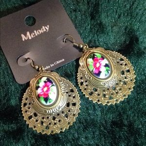 Melody Classy Vintage Earrings NWT